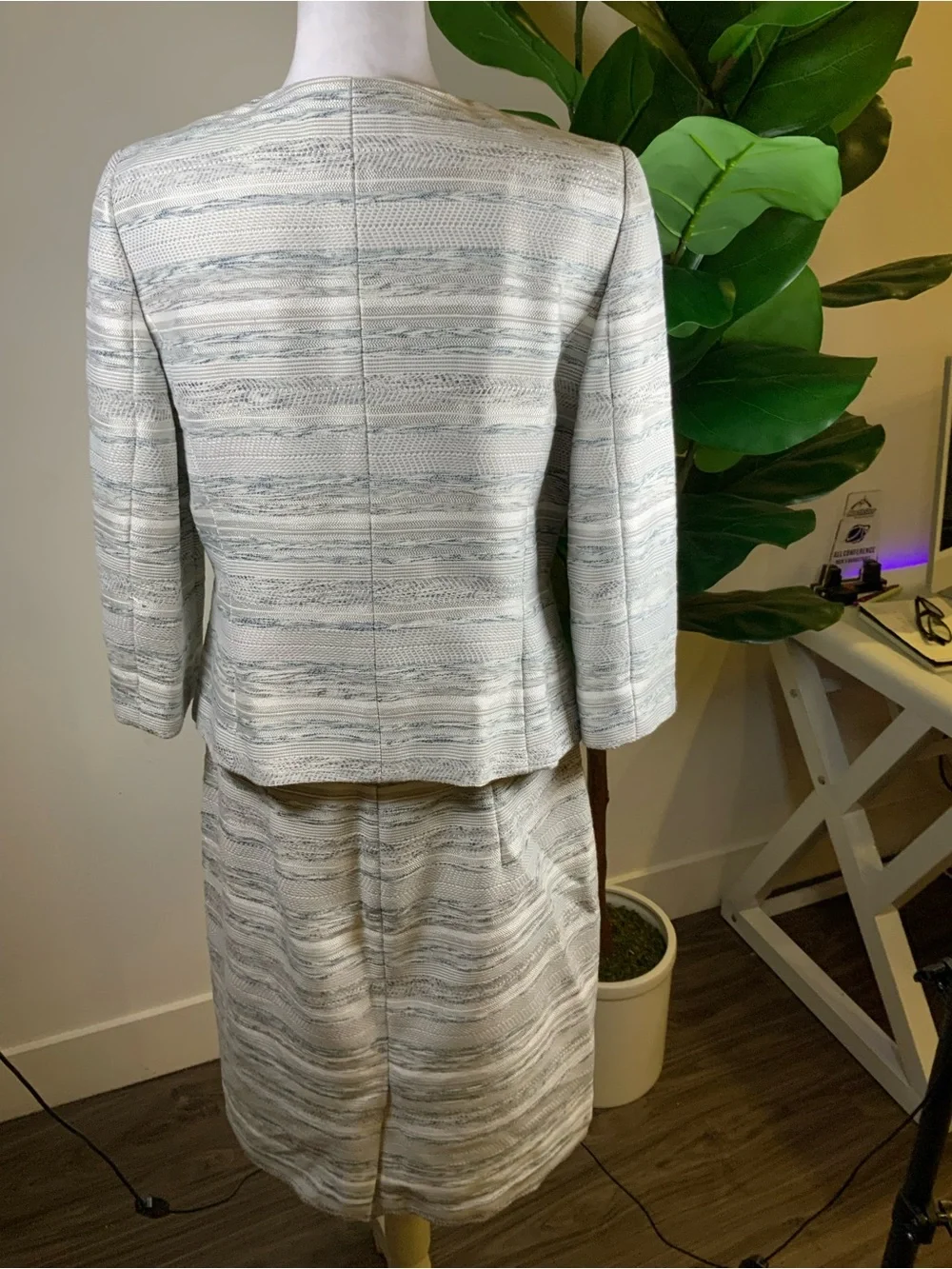 Ann Taylor Cream & Light Gray Textured Blazer